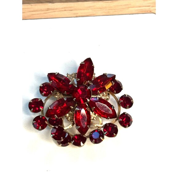 Vintage Red Rhinestone Flower Brooch Pin With Box - Picture 1 of 9